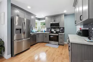 841 Willow Rd, Franklin Square, NY 11010 - Photo 5