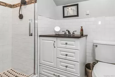 20 Voorhees Place, Malverne, NY 11565 - Photo 25