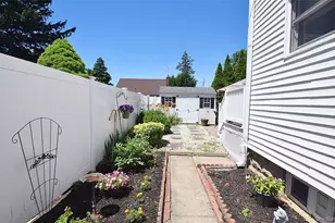 88 East St, Hicksville, NY 11801 - Photo 33