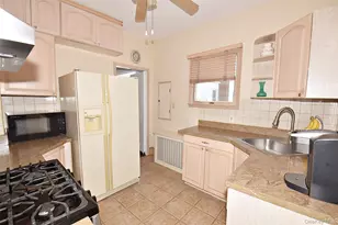 88 East St, Hicksville, NY 11801 - Photo 11