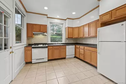 242 Mayflower Avenue #1st floor, New Rochelle, NY 10801 - Photo 3