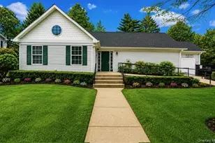 39 Merrimack Rd, Smithtown, NY 11787 - Photo 7
