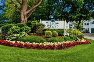 39 Merrimack Rd, Smithtown, NY 11787 - Photo 3