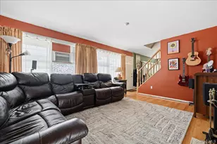 7 Disc Ln, Wantagh, NY 11793 - Photo 13