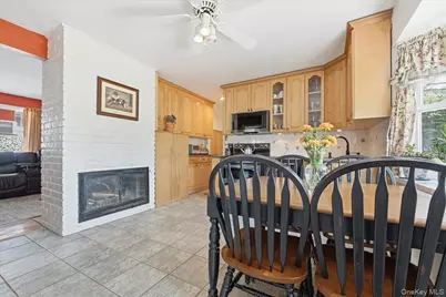 7 Disc Lane, Wantagh, NY 11793 - Photo 11