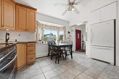 7 Disc Lane, Wantagh, NY 11793 - Photo 9