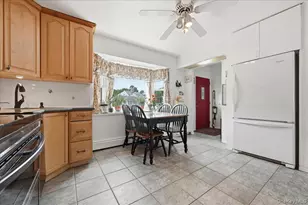 7 Disc Ln, Wantagh, NY 11793 - Photo 9