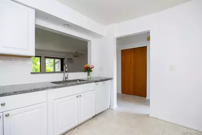 1004 Chelsea Cove S, Hopewell Junction, NY 12533 - Photo 3