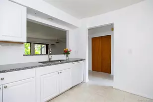 1004 Chelsea Cove S, Hopewell Junction, NY 12533 - Photo 3