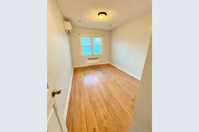 85-05 148th Street #2nd flr, Briarwood, NY 11435 - Photo 11