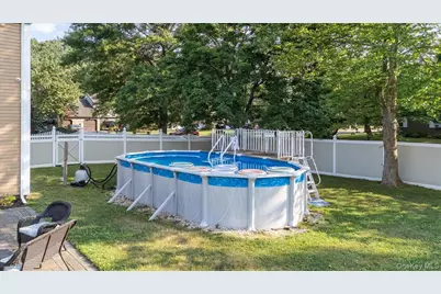 17 Nottingham Drive, Wheatley Heights, NY 11798 - Photo 31
