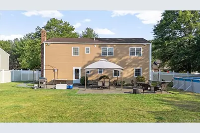 17 Nottingham Drive, Wheatley Heights, NY 11798 - Photo 33