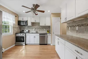 17 Nottingham Dr, Wheatley Heights, NY 11798 - Photo 11