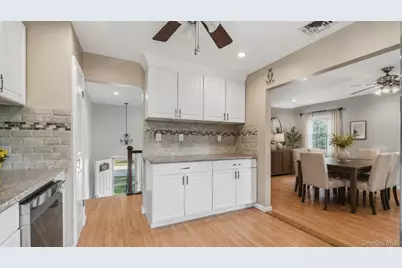 17 Nottingham Drive, Wheatley Heights, NY 11798 - Photo 9