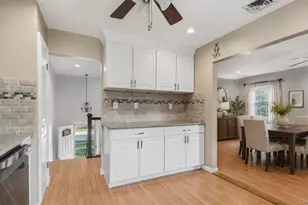 17 Nottingham Dr, Wheatley Heights, NY 11798 - Photo 9
