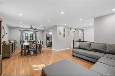 17 Nottingham Drive, Wheatley Heights, NY 11798 - Photo 3