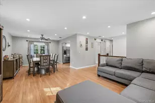 17 Nottingham Dr, Wheatley Heights, NY 11798 - Photo 3