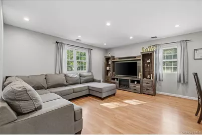 17 Nottingham Drive, Wheatley Heights, NY 11798 - Photo 5