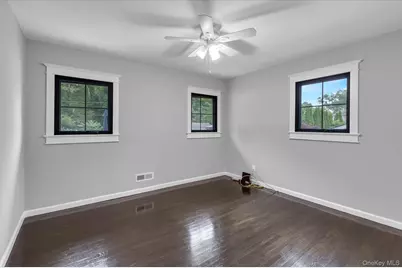 31 Apple Lane, Commack, NY 11725 - Photo 13