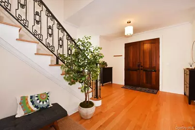 245 Harbor Hill Road, East Hills, NY 11576 - Photo 9
