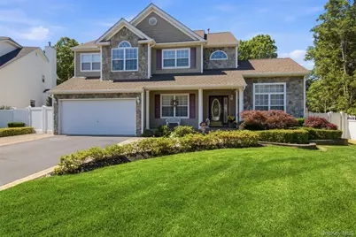 15 Scenicview Crescent, Manorville, NY 11949 - Photo 1