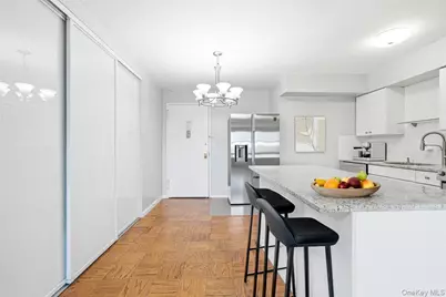 70-25 Yellowstone Boulevard #15P, Forest Hills, NY 11375 - Photo 5
