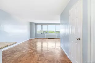 70-25 Yellowstone Blvd, Forest Hills, NY 11375 - Photo 11