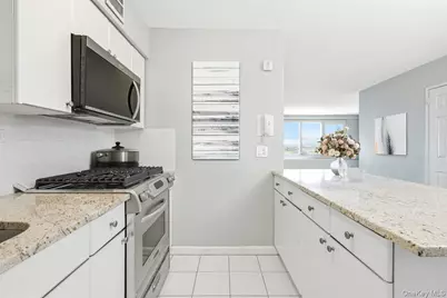 70-25 Yellowstone Boulevard #15P, Forest Hills, NY 11375 - Photo 7
