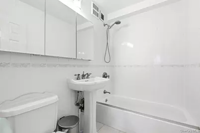 70-25 Yellowstone Boulevard #15P, Forest Hills, NY 11375 - Photo 21