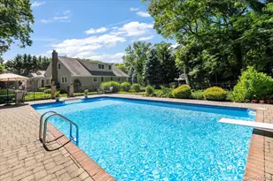 10 Serene Ct, Dix Hills, NY 11746 - Photo 3