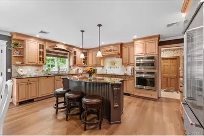 10 Serene Court, Dix Hills, NY 11746 - Photo 15