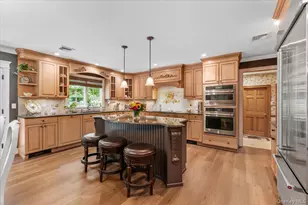 10 Serene Ct, Dix Hills, NY 11746 - Photo 15