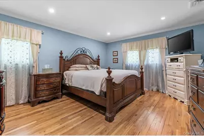 10 Serene Court, Dix Hills, NY 11746 - Photo 25