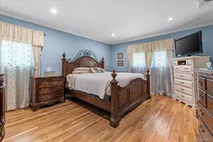 10 Serene Ct, Dix Hills, NY 11746 - Photo 25