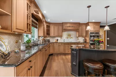 10 Serene Court, Dix Hills, NY 11746 - Photo 17