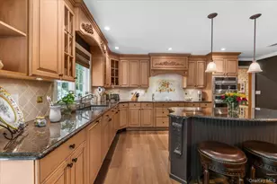 10 Serene Ct, Dix Hills, NY 11746 - Photo 17