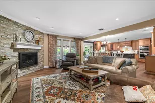 10 Serene Ct, Dix Hills, NY 11746 - Photo 21