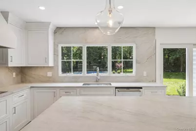 19 Woodvale Drive, Syosset, NY 11791 - Photo 17