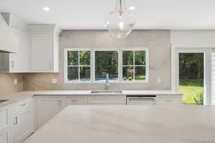 19 Woodvale Dr, Syosset, NY 11791 - Photo 17