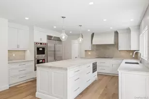 19 Woodvale Dr, Syosset, NY 11791 - Photo 15