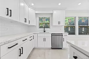 2 Circle Dr, Syosset, NY 11791 - Photo 11
