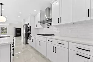 2 Circle Dr, Syosset, NY 11791 - Photo 13