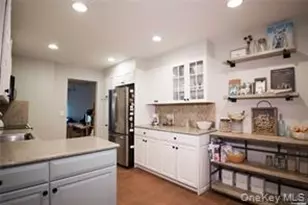 29 Woodlake E Dr, Woodbury, NY 11797 - Photo 3