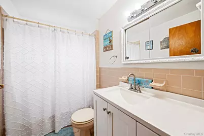 36 Sunrise Lane, Levittown, NY 11756 - Photo 23