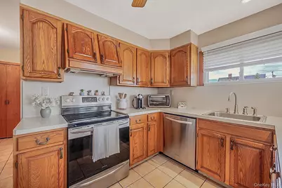 36 Sunrise Lane, Levittown, NY 11756 - Photo 9