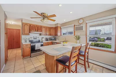 36 Sunrise Lane, Levittown, NY 11756 - Photo 7