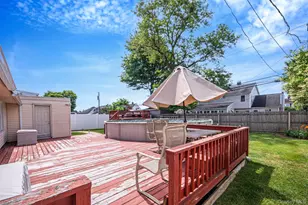36 Sunrise Ln, Levittown, NY 11756 - Photo 29