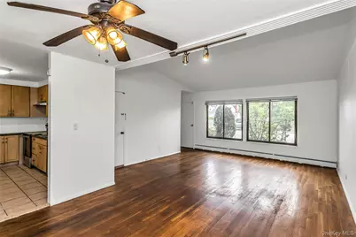 828 N Fletcher Avenue, Valley Stream, NY 11580 - Photo 9