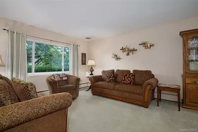 8 Abbie Lane, Hyde Park, NY 12538 - Photo 3