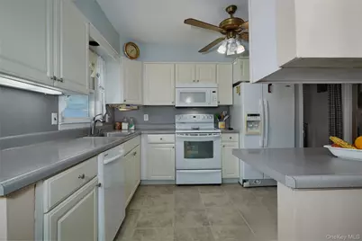8 Abbie Lane, Hyde Park, NY 12538 - Photo 11